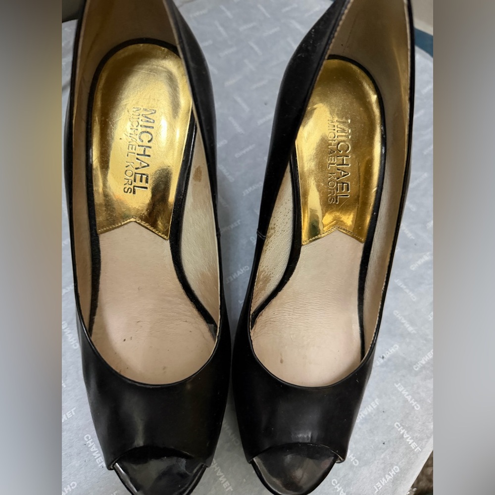 MICHAEL Michael Kors Black Peep-Toe Leather Heels